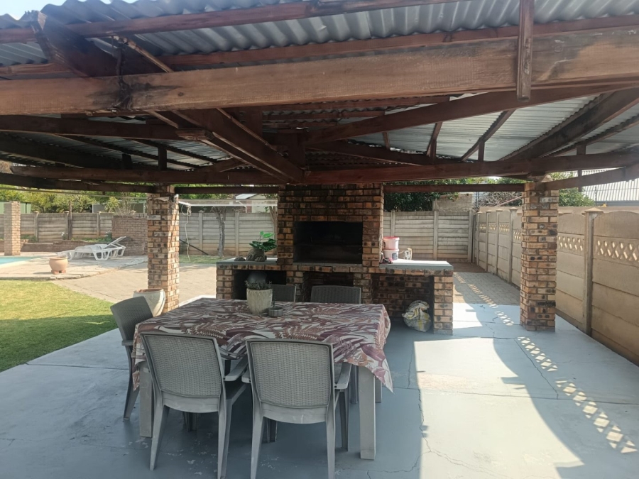4 Bedroom Property for Sale in Carters Glen Northern Cape